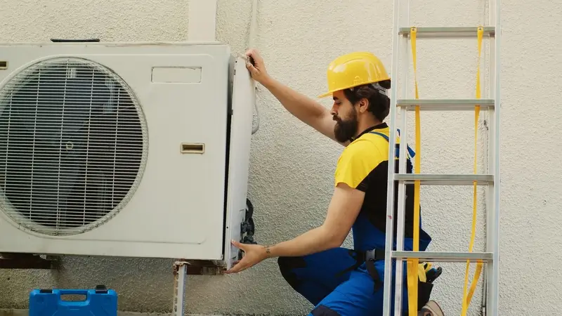 wireman-dissasembling-air-conditioner